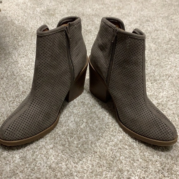 Soda perforated ankle boots - Picture 7 of 7